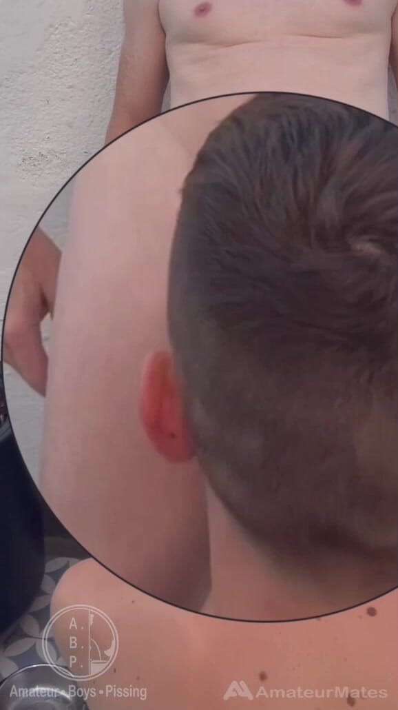 AmateurBoysPissing: Twink Wird Bestraft: Ausgezogen, Auf Allen Vieren Beginnt Sein Großer...