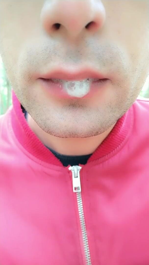 Idmir Sugary: Schaumiges spermaspiel auf den lippen, nachdem sie im freien in...