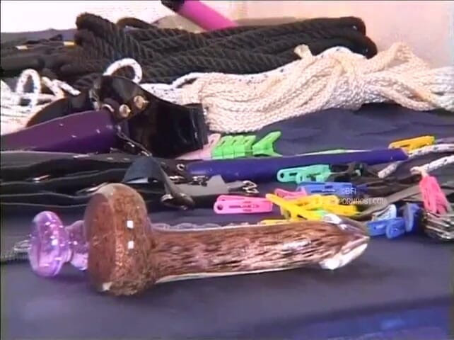 Slave Seks: Pizde care se leagănă - 2 scene în 1