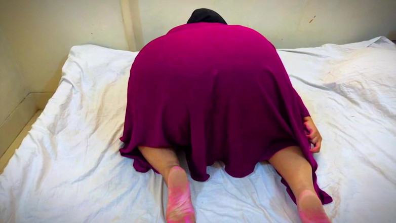 Your Boy's Cum: Lübnanlı ateşli hizmetçi yatağımı dinlendiriyor ve büyük götünü kabarık götlü...