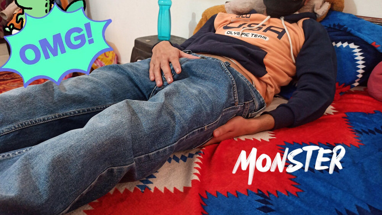 Desi__Panda: Cowok india straight boy lagi asik masturbasi kontol ukuran raksasa