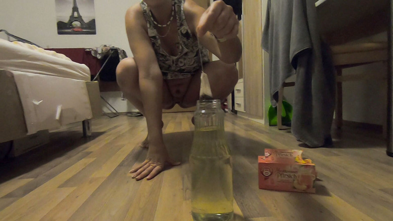 bekycarril: Boire notre propre pipi dans une bouteille comme pipi de...