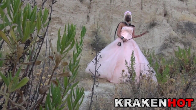Krakenhot: Une princesse BDSM joue à des jeux de soumission