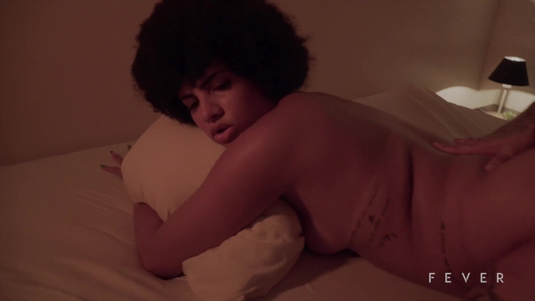 Fever Films: Si rambut coklat sempurna berkongkek dengan teman lelaki awak