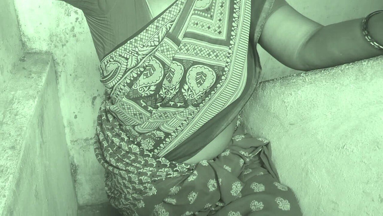 Priyanka314: Une super indienne fait une branlette à la bite de son...