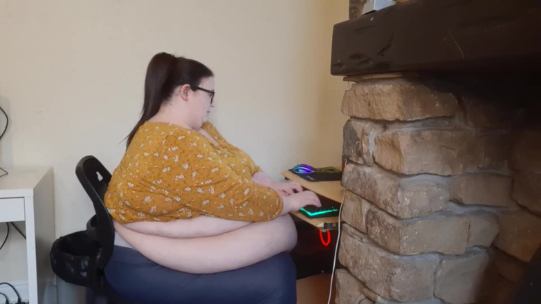 SSBBWLadyBrads: Den fetaste flickan på jobbet - kämpar