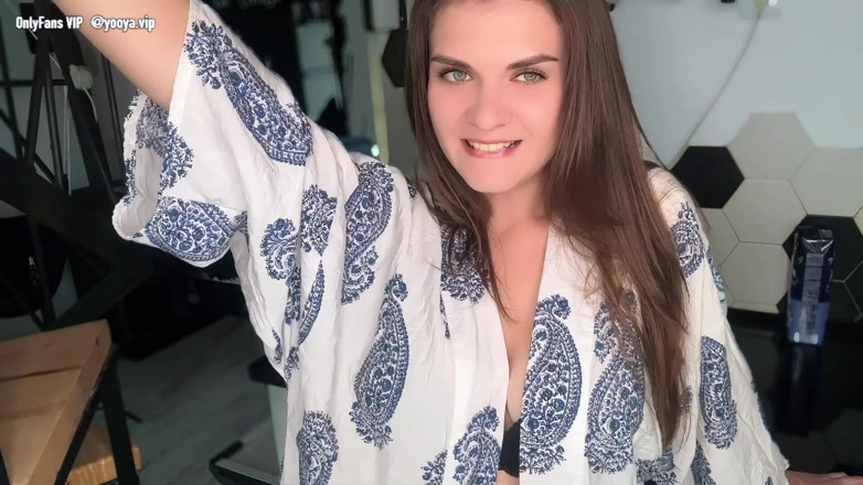YooYa ASMR: スティッキー・継母の射精がオタクの継息子に捕まって、舐めた