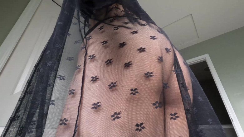 Mistress Mel: Mostro un po' il mio culo