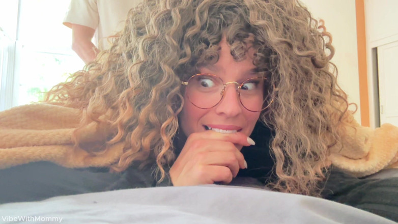 VibeWithMommy: Ich ficke versehentlich die beste freundin meiner freundin