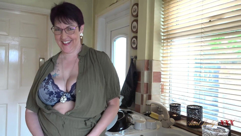 Aunt Judy's XXX: AuntJudysXXX - La formosa casalinga di 56 anni layla succhia il tuo...
