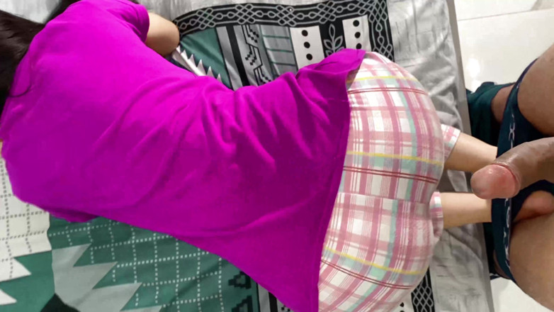 Desifilmy45: Aku ngasih uang sama adik tiriku dan ngentot memek sempit...