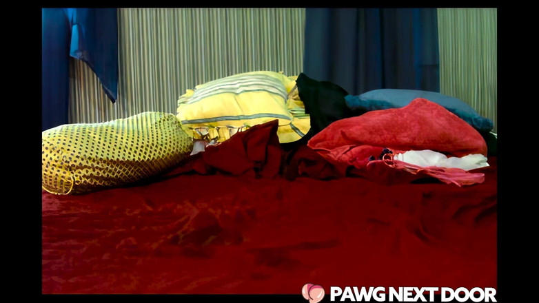 PAWGED: Une MILF À Gros Cul S’enfile Un Gode Au Fond De...