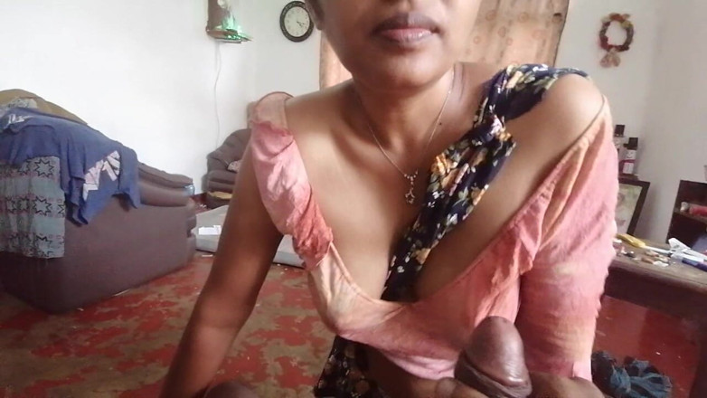 Tina Baby: कई बार मेरी आंटी मुझे चुदाई के लिए संकेत देती है