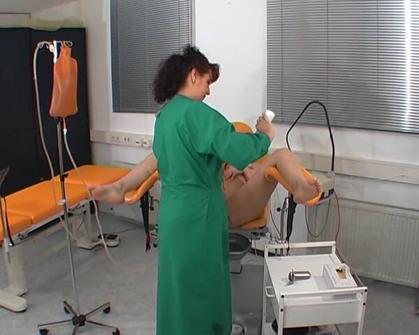Rubber & Clinic Studio - 1ATOYS: 2 повії насолоджуються своїми клізмами