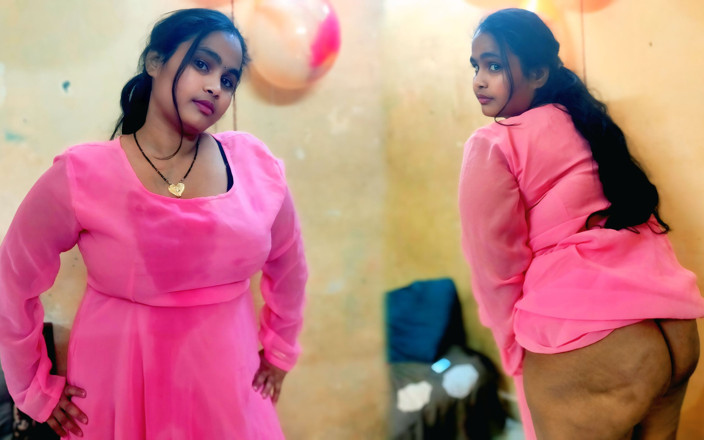 TactfulFiber902: Une bhabhi indienne pulpeuse sexy en robe rose transparent - cul énorme...