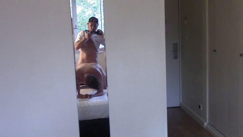 Sex with companion boy: Twink приймає на трах без презерватива старшого віку, але не безкоштовно
