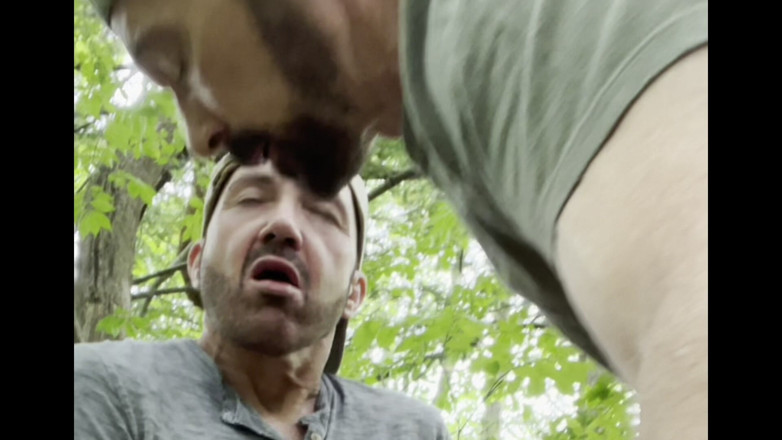 Tyler8: Diversão fora mijando, chupando pau e porra!