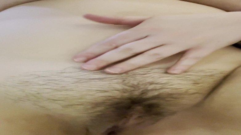 Bigtiddygoth: Gotică păroasă excitată care are nevoie de pula ta