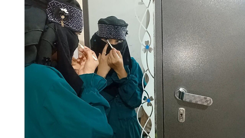 Dearshivani: Fată musulmană cu ochi frumoși, a fost futută în fața oglinzii