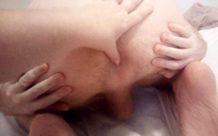 Sex hub couple: Jen sta sditalinando il culo di Johns da vicino