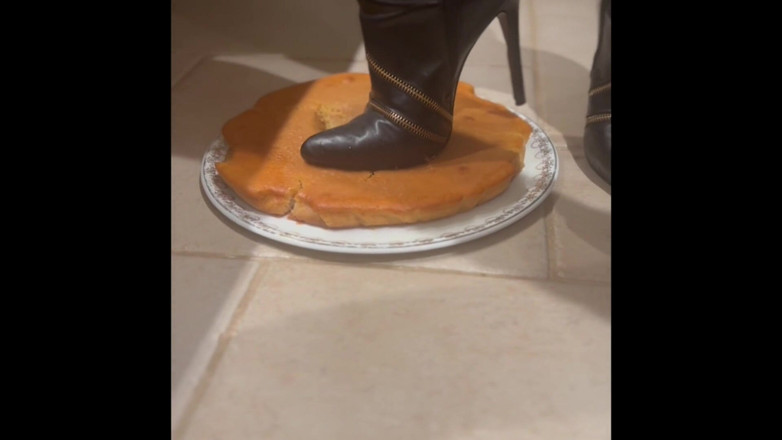 French femdom: Français pervers, je cuisine un gâteau spécial avec des ingrédients...
