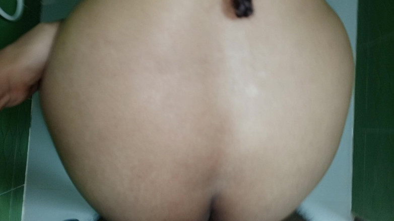 Nadiyabd: Ich habe meine stiefmutter auf der toilette gefickt, weil niemand...