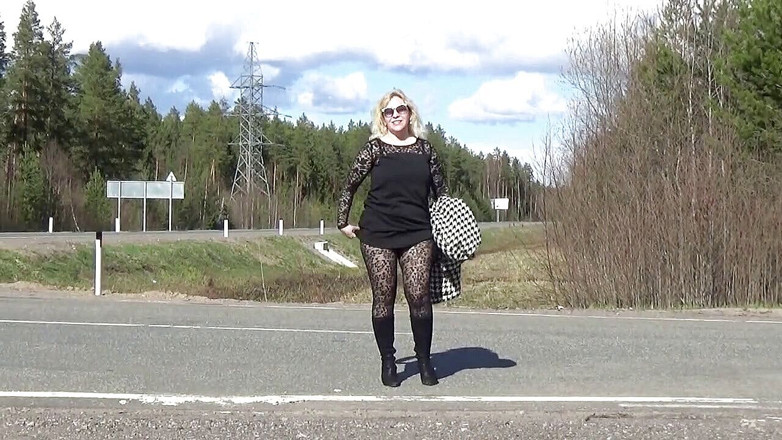 Nylon-Heels: 道路上のいたずらな赤ん坊