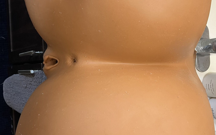noah777: Sodomie et creampie sur une poupée sexuelle CLM au cul énorme...
