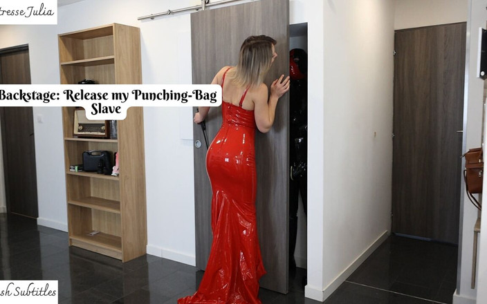 DeesseJulia: Backstage: Ich Lasse Meine Latex-schlagsack-sklavin - Herrin Julia