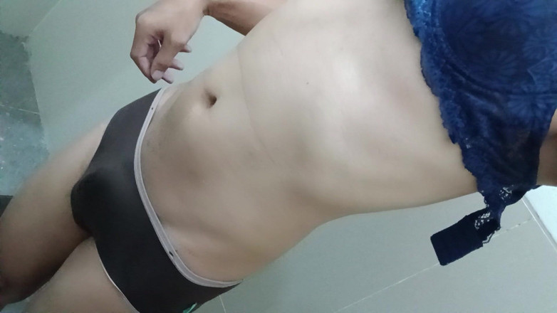 Luna Desire 3: Senzuala sexy este excitată de peste 18 ani