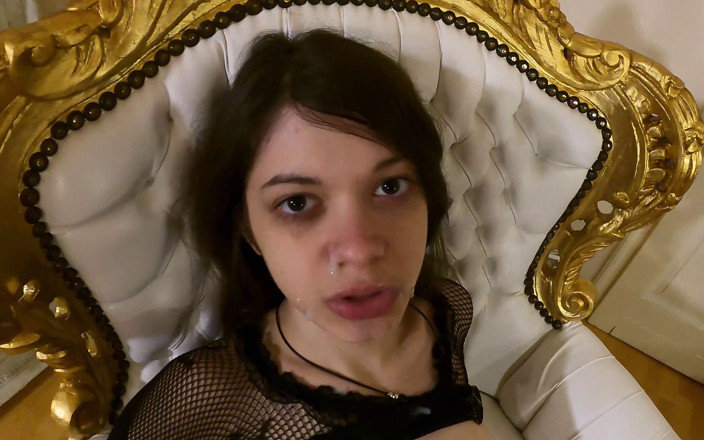 Dolls Cult: Een geweldige aftrekbeurt in pov eindigde met een lading sperma...