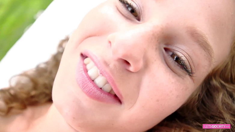 Mydirtyxxx: Sexy teen practicing yoga and masturbating outdoors