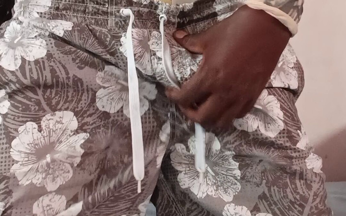 Kenyandick: Todo lo que tengo es una polla negra dura para...