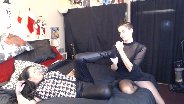 Abby Anna: Sentir des messages adorant les pieds en nylon d’Annas