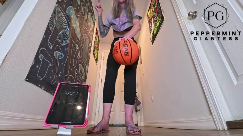 Peppermint Giantess: 6'7 diosa alta del baloncesto con una mano desafío ¿cuánto tiempo...