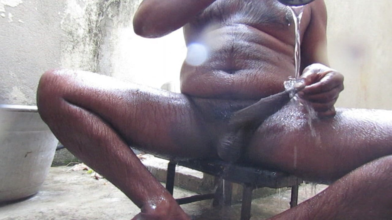 Tamil x cock: परिपक्व हॉट आदमी नहा रहा है और लंड के बाल मिटा रहा है