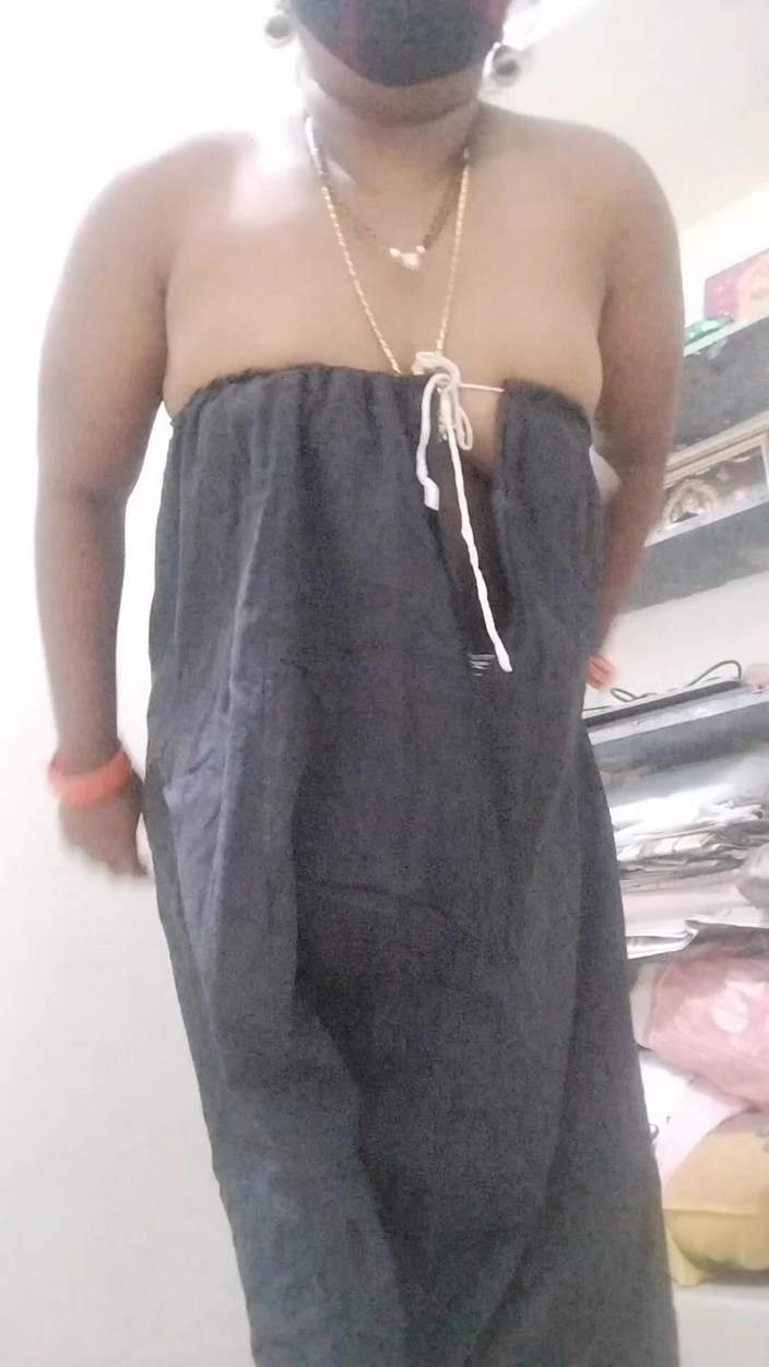 Desi World: Pavadaidirty tok men tamil mami