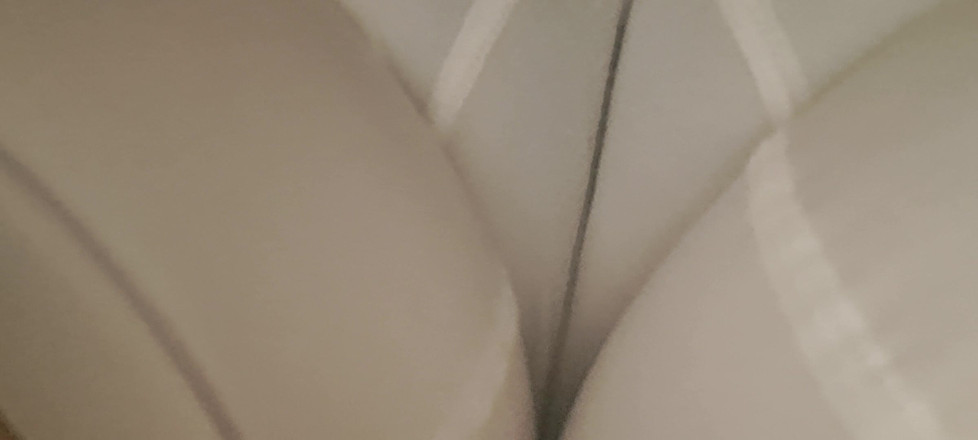 Mommy big hairy pussy: A linha da vagina da MILF está marcada em sua...