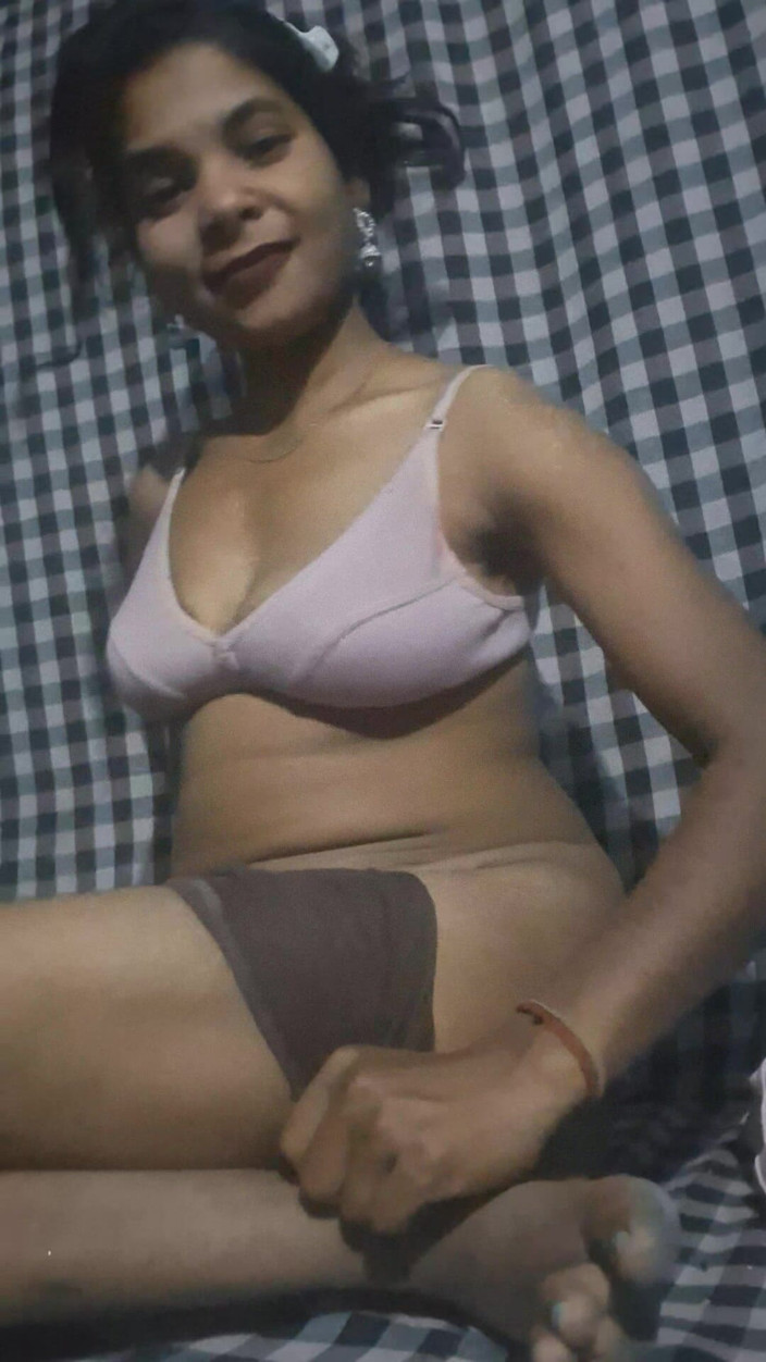 Sonaxii: Belle bhabhi, quelle chatte