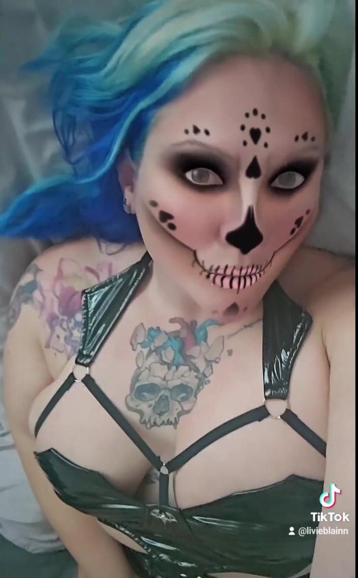 Livie Blainn: Halloween sexy arrive