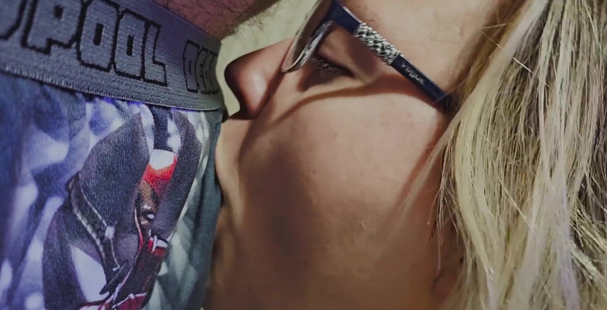 Funhousewife69: J’ai sucé sa bite et j’ai branlé son sperme sur...
