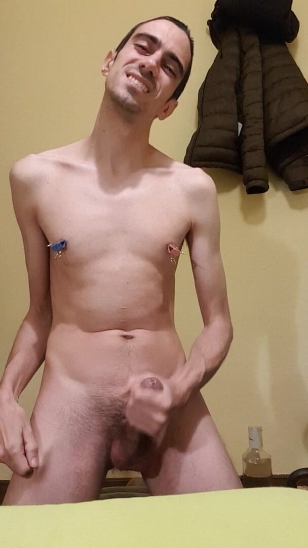 Slave Sparrow: Schluck dein sperma, sklave! Mit binder-clips