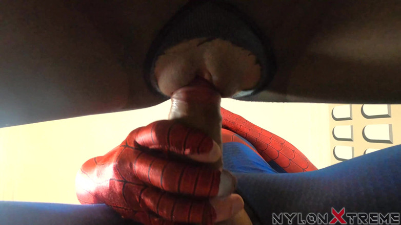 Nylon Xtreme: Pow Juliette Sweetslut jest Chun Li fucked
