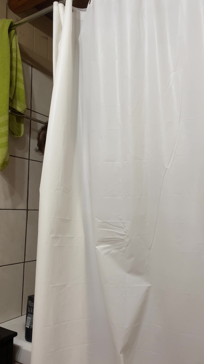 Ely marcotte: Iad singură în camera lui