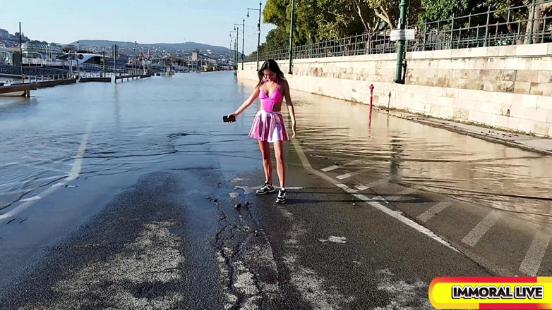 Immoral Live: Milena Ray, sirène au corps parfait, se retire d’une inondation -...