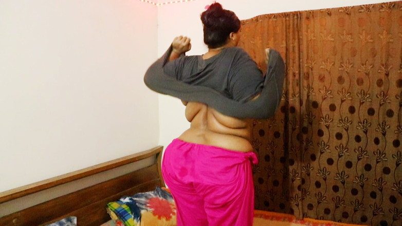 Morjenabb: Sare Porce, villageoise desi, se fait serrer la chatte pour...