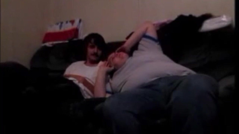 Fat Goddes: Sexy plachá žena v domácnosti poprvé kouří cizího čůráka, bere to koule...
