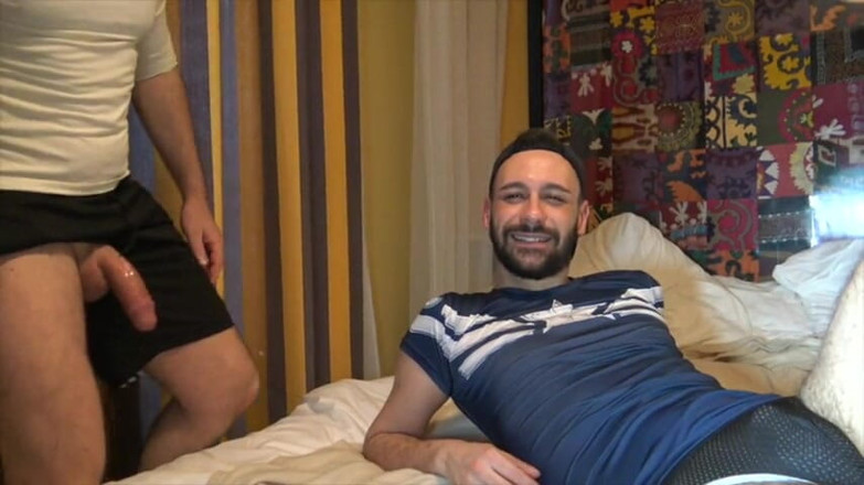 Gaybareback: 猪奴隶在jockstrap奶油派由jess