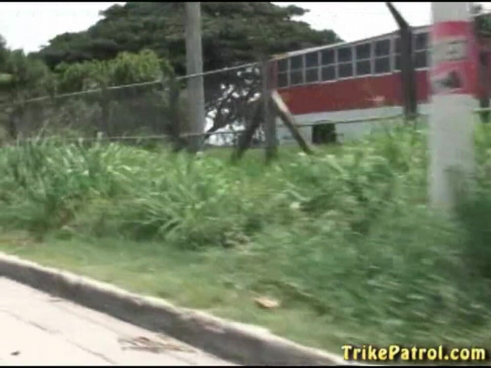 Trike Patrol - Tuk Tuk Patrol: 흑인 대물 자지에게 따먹히는 작은 젖탱이