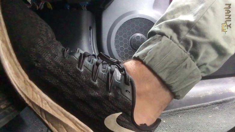Manlyfoot: Solo un viaje en auto - me hace sentir vivo - bombeando...